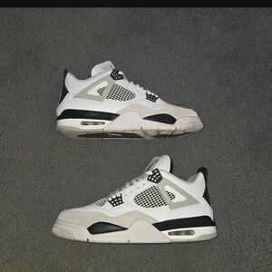 Air Jordan 4 Retro